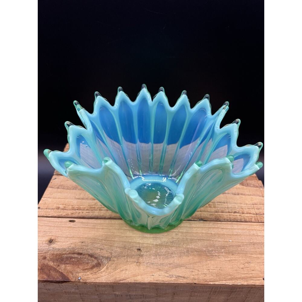 Vtg FOSTORIA irloom Green Opalescent Crimped Glass Centerpiece Bowl